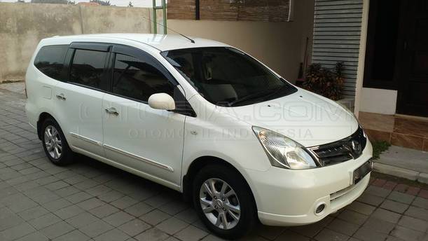 Dijual Mobil Bekas Yogyakarta - Nissan Grand Livina 2011 