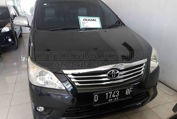 Dijual Mobil Bekas Bandung - Toyota Kijang Innova 2012