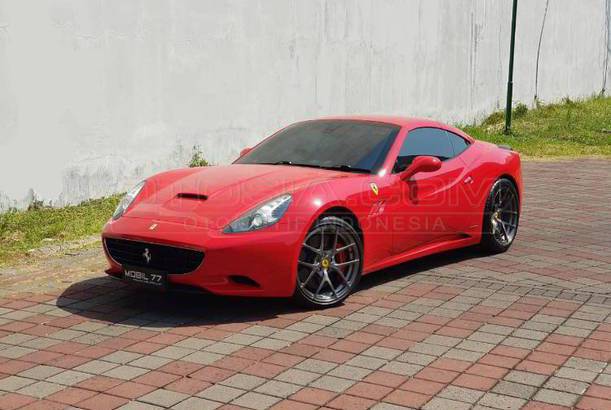 Dijual Mobil Bekas Surabaya - Ferrari California 2011