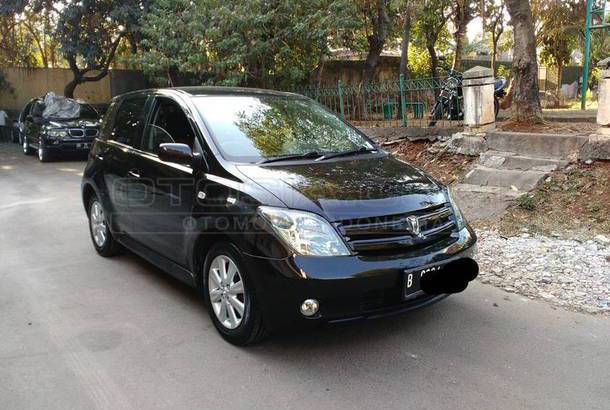 Dijual Mobil  Bekas Jakarta Barat Toyota  IST  2004  