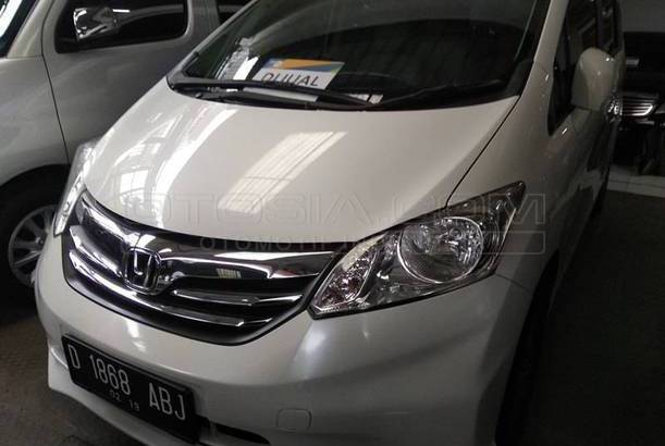 Dijual Mobil  Bekas Bandung  Honda  Freed  2013