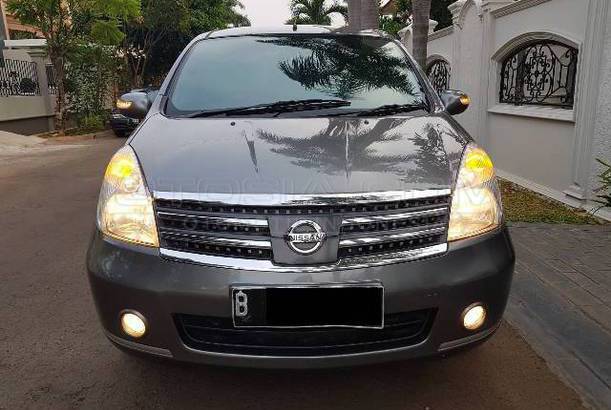 Dijual Mobil Bekas Jakarta Selatan - Nissan Grand Livina 2010