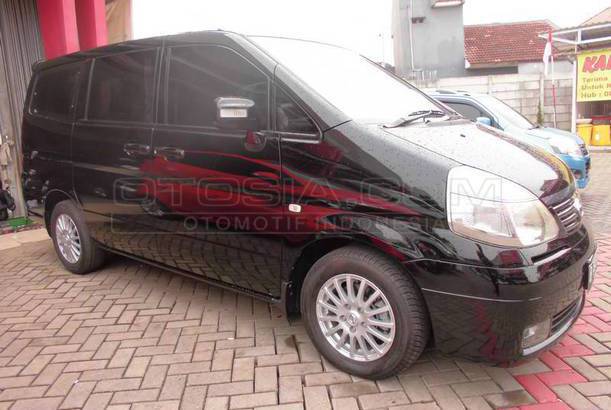 Dijual Mobil Bekas Tangerang - Nissan Serena 2011 