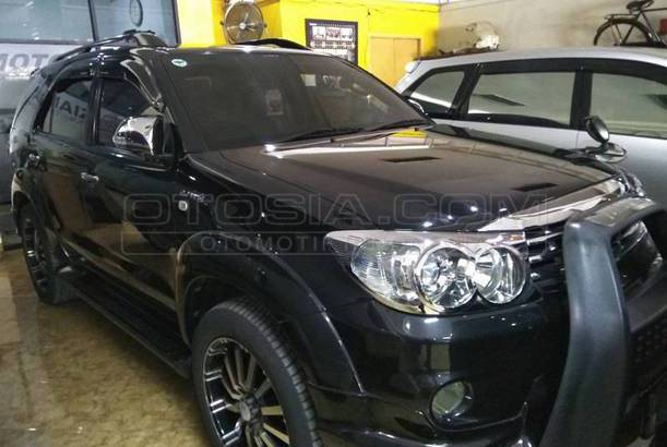 Jual Mobil Toyota Fortuner 2.7 G Bensin Bensin 2010 