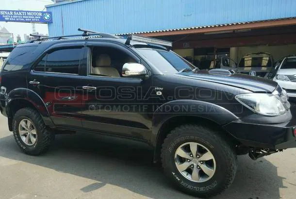 Dijual Mobil Bekas Jakarta Pusat - Toyota Fortuner 2006 