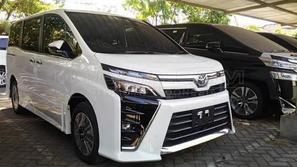 500+ Gambar Mobil Voxy HD