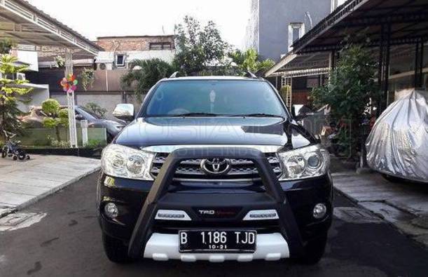 Dijual Mobil Bekas Singkawang - Toyota Fortuner, 2011 