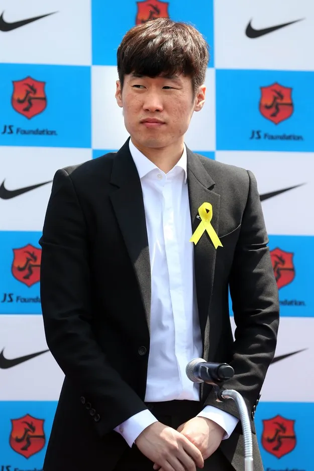 Ji SUng saat menghadiri prescon di Ji Sung Footbal Center, Gyeoggido (14/05) @sport.interia.pl