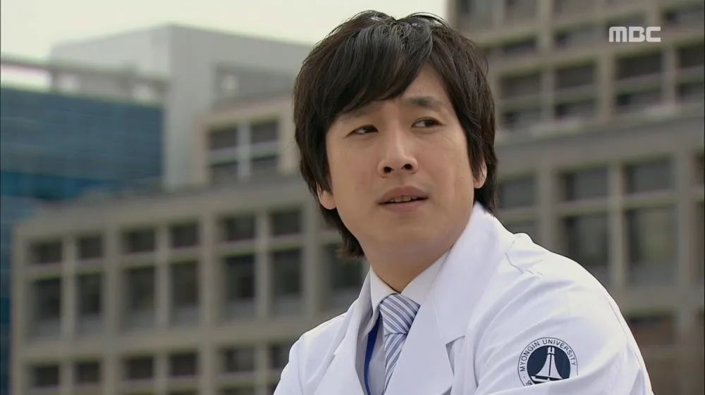 Drama White Tower (credit: imdb.com)