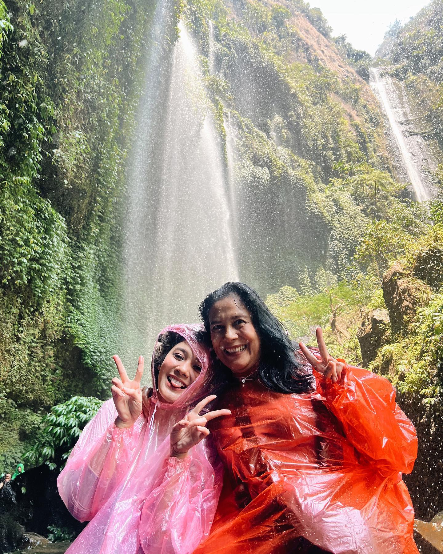 8 Foto Naysila Mirdad Pakai Gaun Di Bawah Air Terjun Bak Bidadari Turun Dari Kayangan 2619