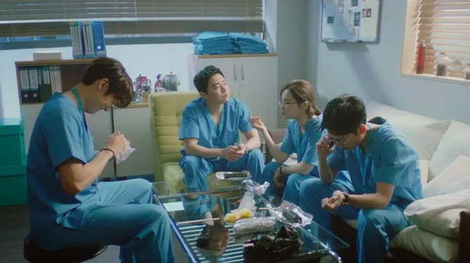 Drama Hospital Playlist (credit: hancinema.net)