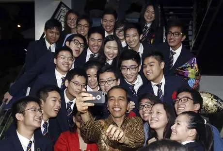 Hadiri Wisuda Kaesang di Singapura, Jokowi Jadi Sasaran 