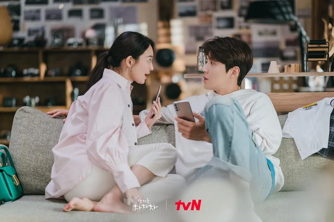 Drama Hometown Cha-Cha-Cha (credit: hancinema.net)