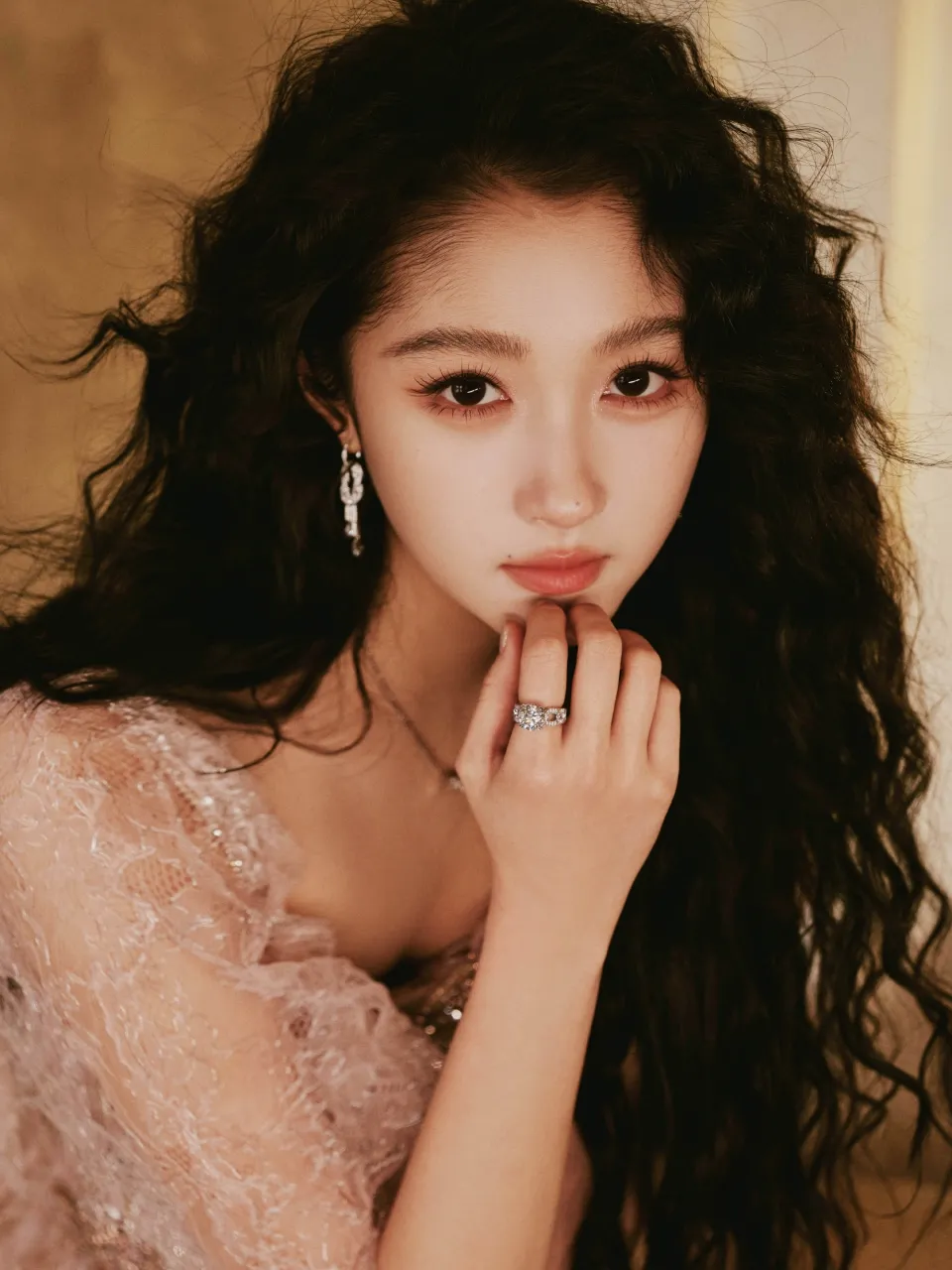 Guan Xiaotong - copyright: weibo.com