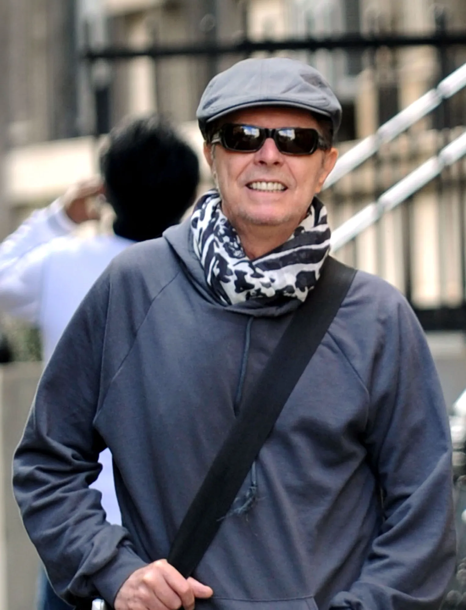 David Bowie Juga Melelnag Bebarapa Memorabilianya