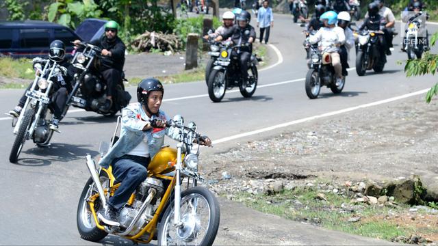 Nggak sendiri, Jokowi juga mengajak klub-klub motor untuk ikut dalam momen kali ini © liputan6.com/Pool/Biro Pers Setpres