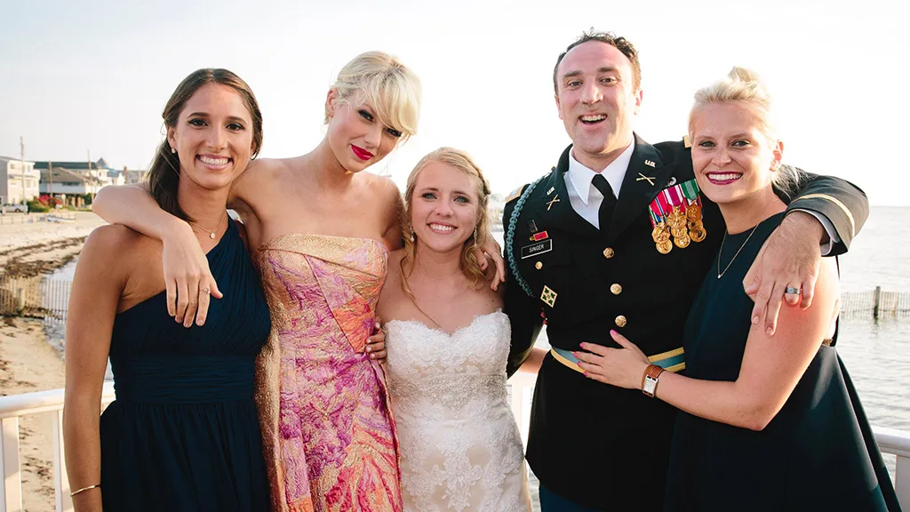 Taylor Swift pernah datang ke pernikahan penggemanya @ Instagram.com/taylorswift