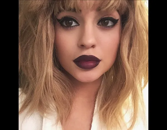 Transformasi makeupnya, bikin Kylie Jenner sulit dikenali/©instagram.com/kylizzle