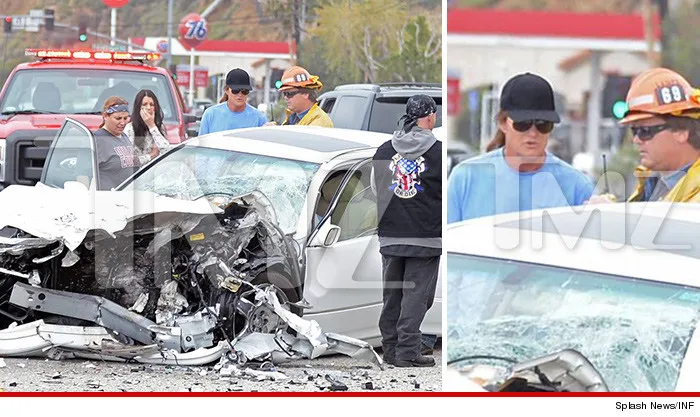 Bruce di depan mobil yang ringsek ©TMZ