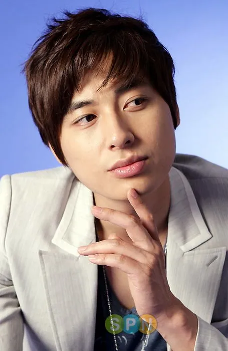 Lee Ji Hoon (27 Maret 1979)