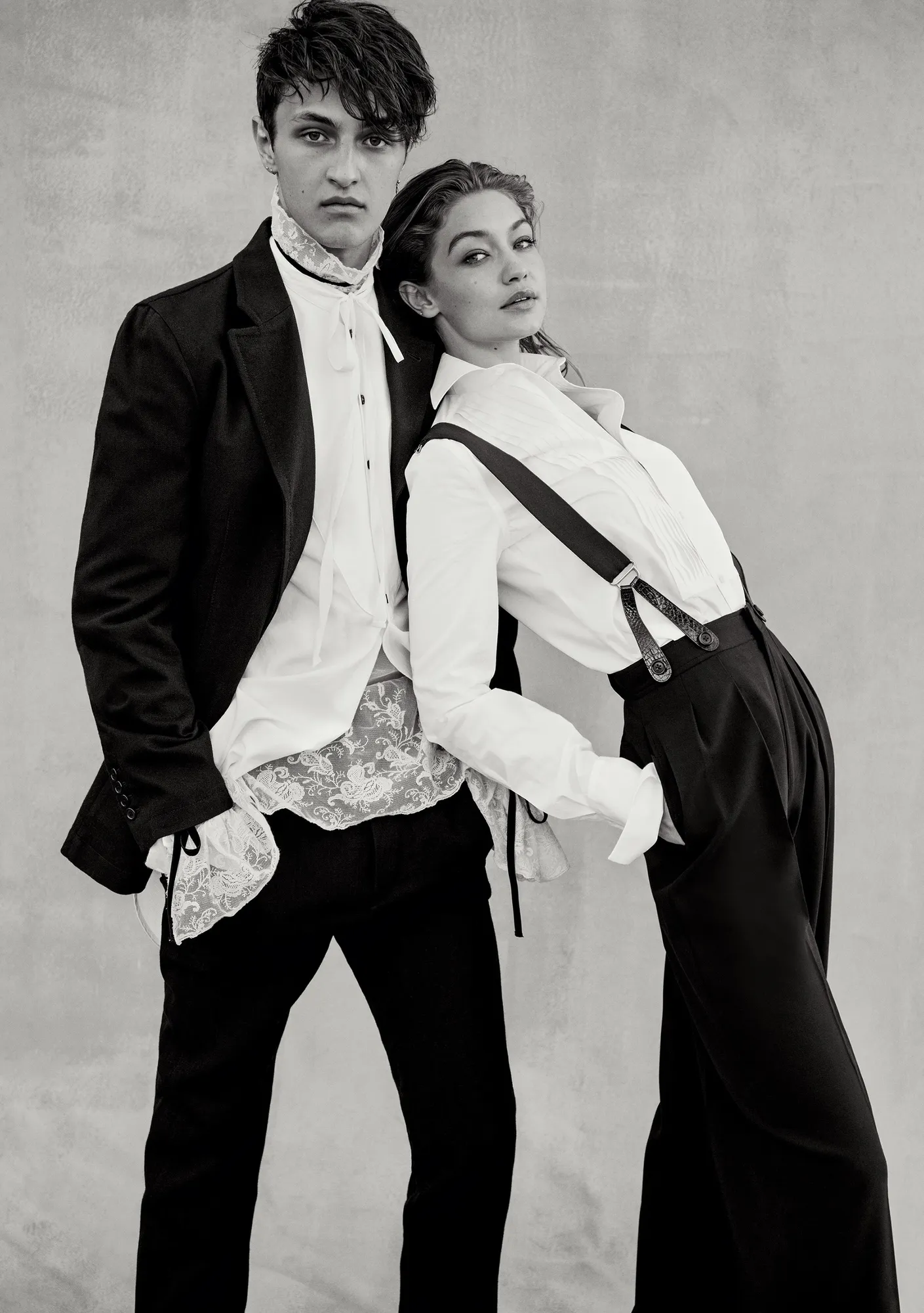 Gigi Hadid juga jalani pemotretan dengan Anwar © Vogue.com