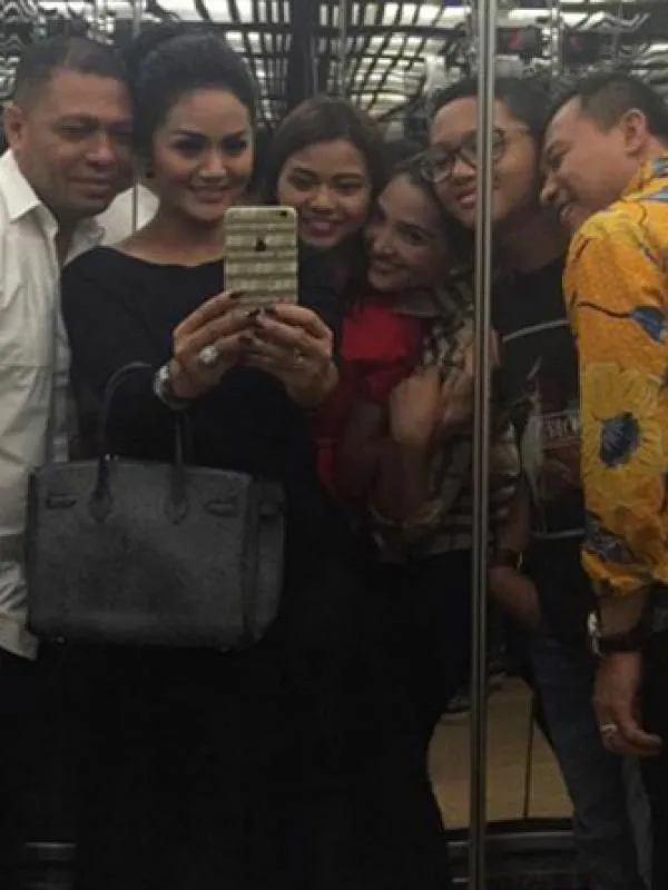 Keluarga KD dan Anang sudah damai © Instagram/krisdayantilemos