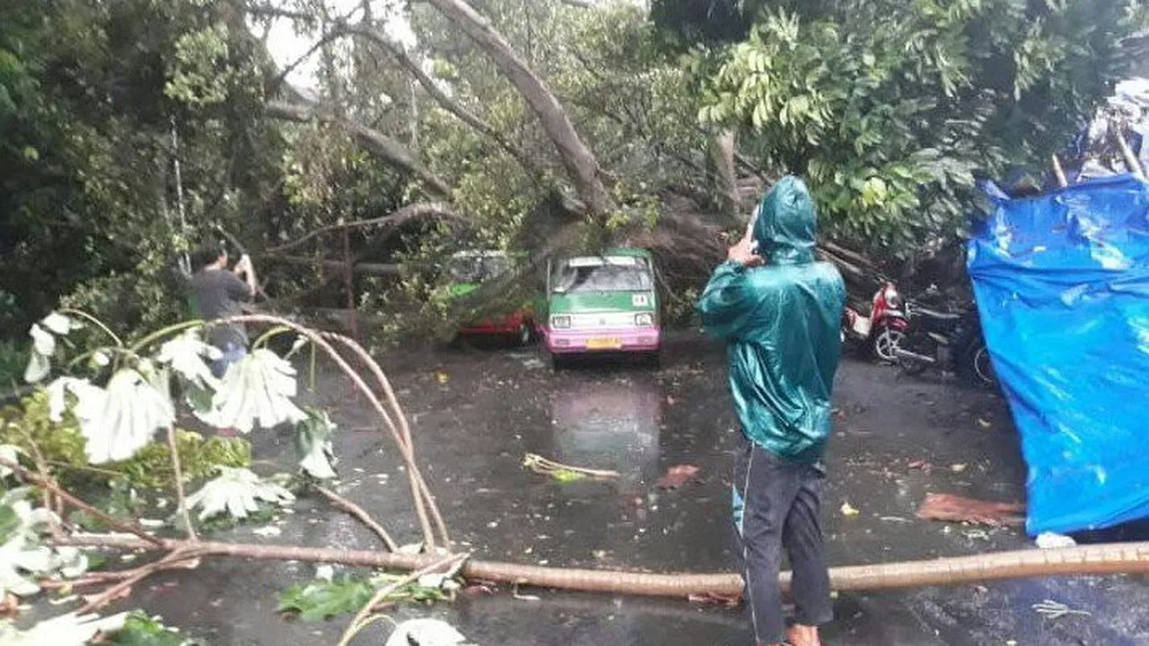 Puting Beliung Bogor © Twitter @dishubkotabogor
