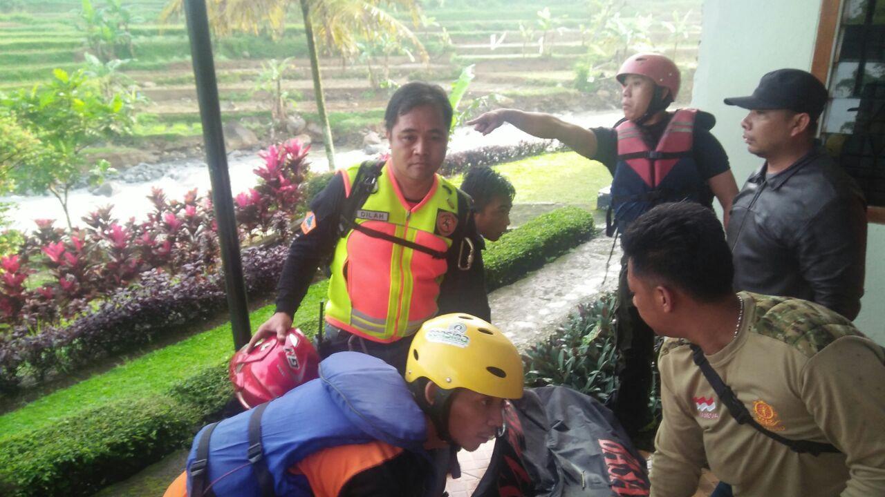 Mayat korban ditemukan di Sungai Ciliwung / Credit: Liputan6 - Achmad Sudarno