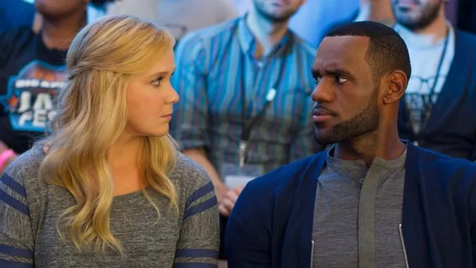 Amy Schumer dan LeBron James disebut sebagai faktor kesuksesan film TRAINWRECK © Universal Pictures