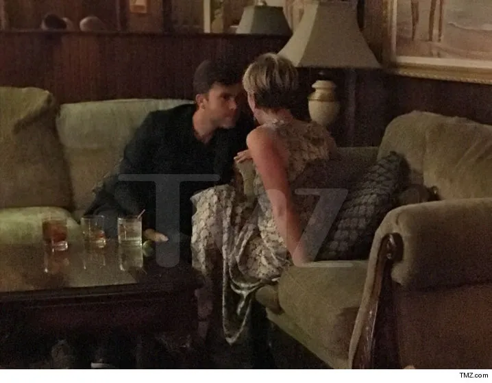 Scarlett dan Colin ketahuan kencan © via TMZ