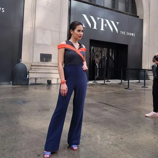 Pevita berpose dalam balutan baju rancangan desainer muda Stella Rissa 姆nstagram/pevpearce