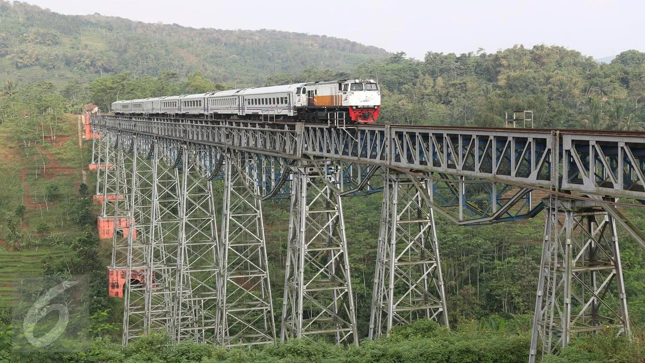 Ilustrasi Kereta Lewati Jembatan Š Liputan 6