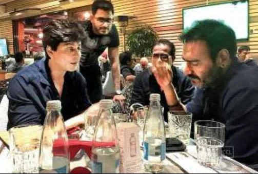 Shahrukh Khan dan Ajay Devgan dinner bareng, tumben akur ya? @filmibeat