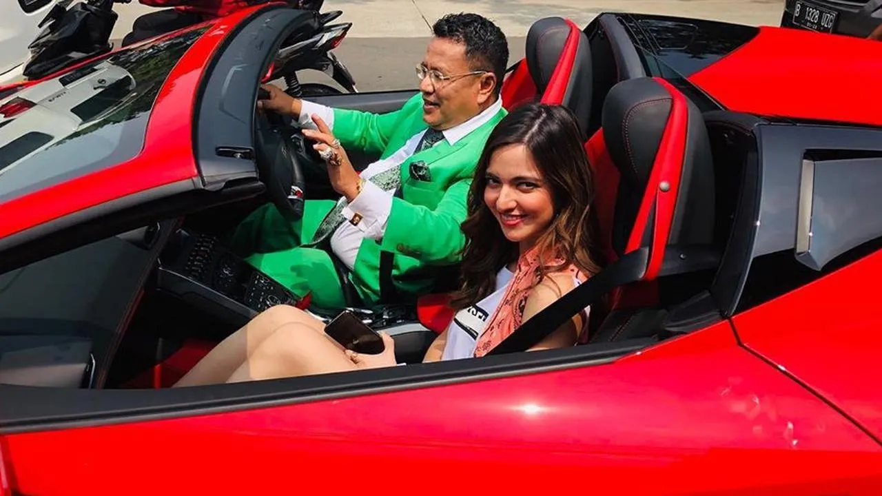 Hotman Paris & Nia Ramadhani © Instagram