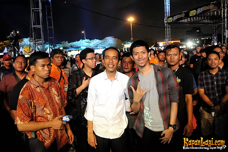 Jokowi Senanag di Antara Rakyat/@Foto: KapanLagi.com®