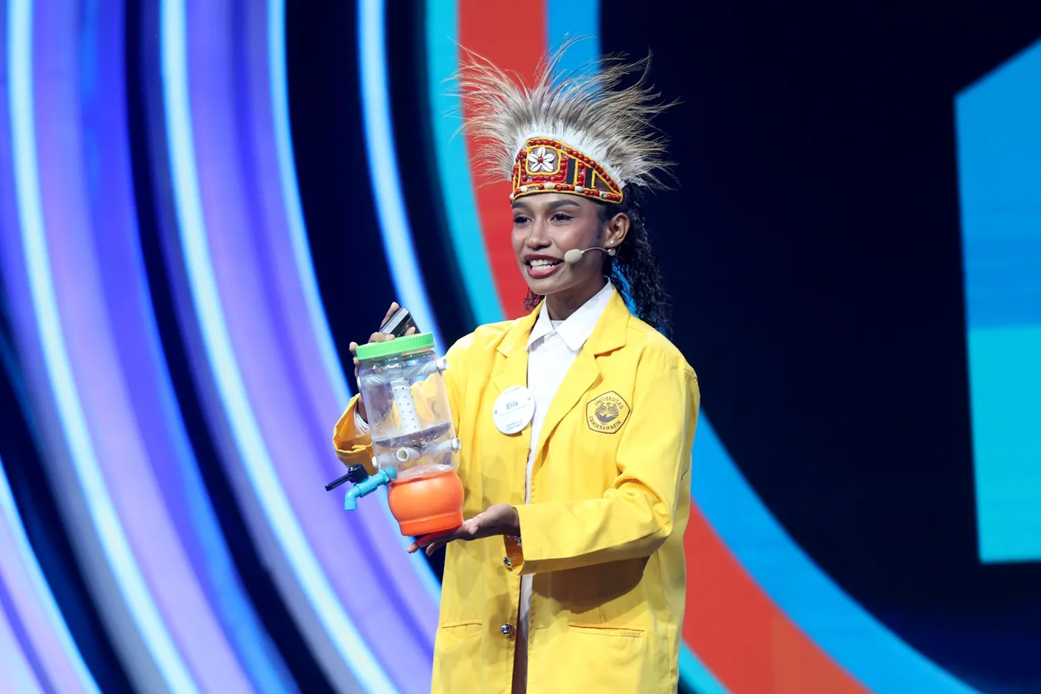 Regina dalam sesi Idea Pitch mewakili tim UNAIR. (c) KapanLagi/Budy Santoso