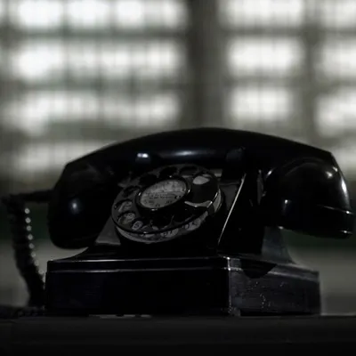 10 Film tentang Teror Telepon Misterius, Dering Biasa yang Jadi Mimpi Buruk