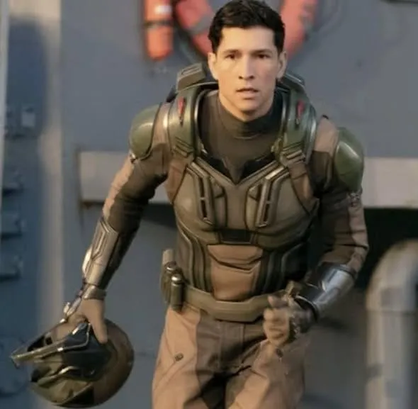 Danny Ramirez sebagai Joaquin Torres / The New Falcon (cr: Marvel Studios)