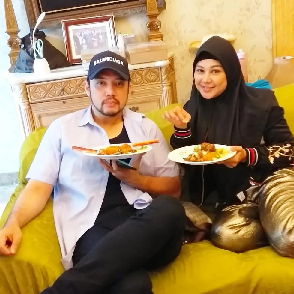 Sandy Tumiwa dan Vivi Paris © Instagram/viviparis