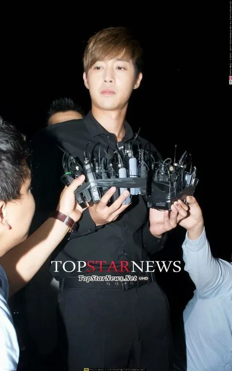 Kim Hyun Joong ditemui oleh awak media setelah diinterogasi selama empat jam, Selasa (2/9). Topstarnews®