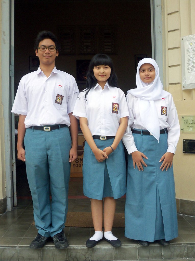 Transformasi Gaya Seragam SMA di Indonesia Masa ke Masa 