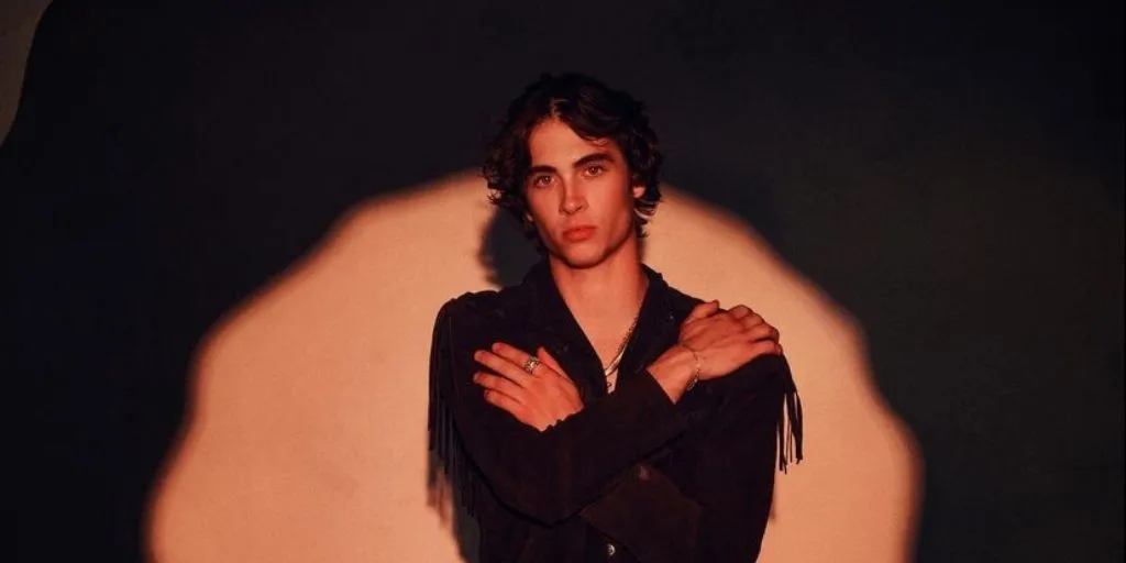 Aidan Bisset - I Can't Be Your Friend