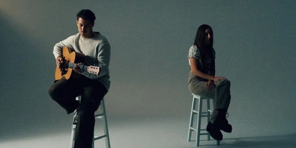 Lachie Gill ft. Elaskia - Right People Wrong Time