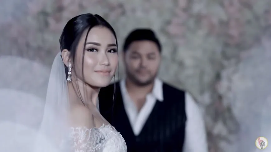Ivan Gunawan dan Ayu Ting Ting credit: youtube.com/HPMusic