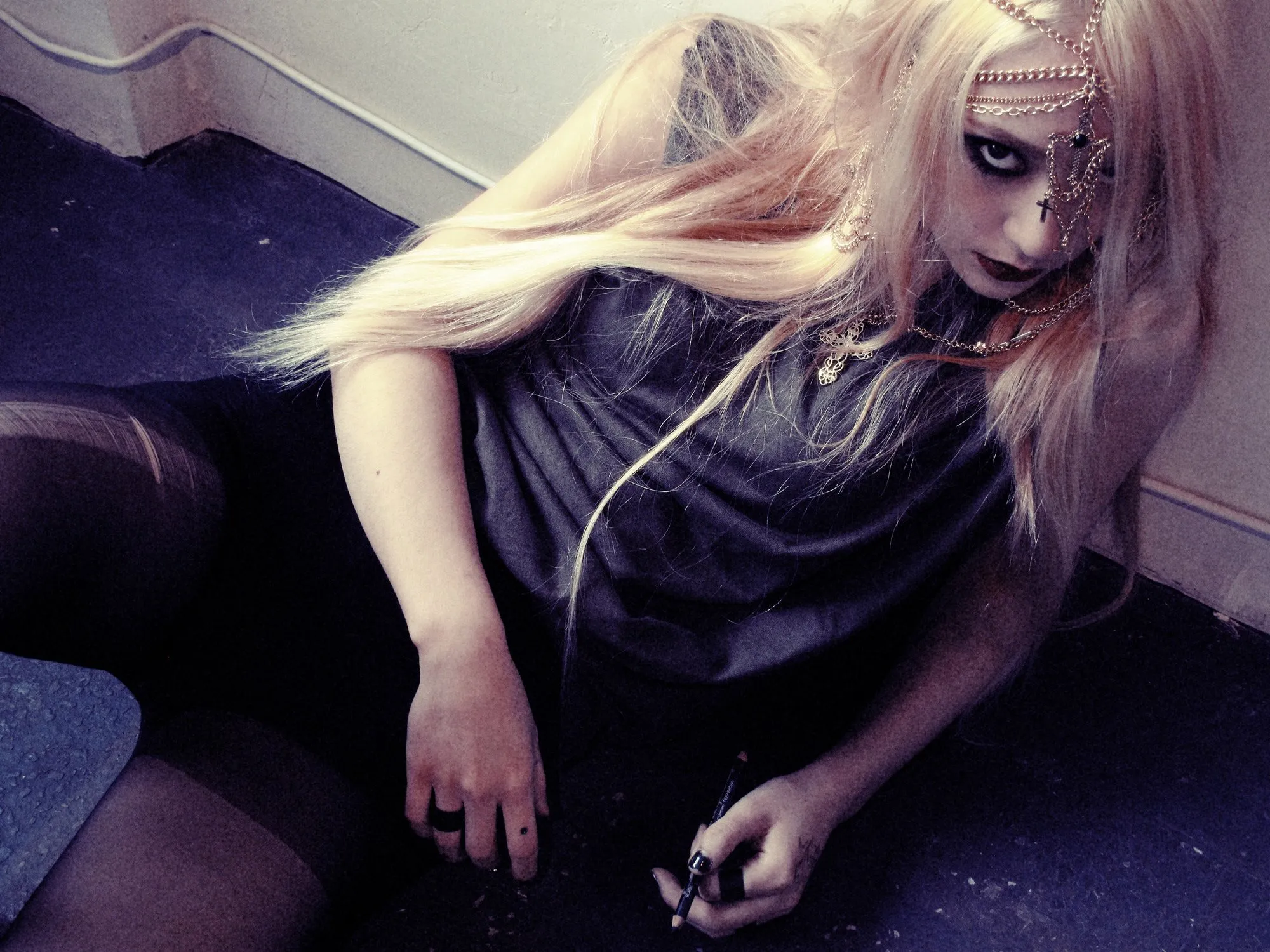 Krystal tampil gothic di teaser album baru f(x) | Foto: SM Entertainment