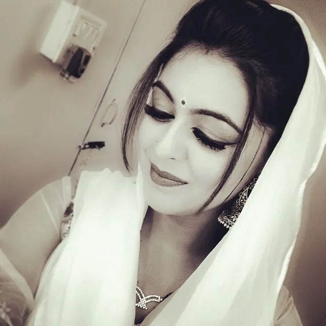 Cantiknya Shafaq saat memakai kerudung. @instagram.com/shafaqnaaz777