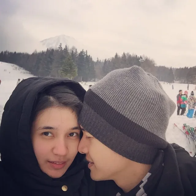 Dimas Seto tatap Dhini Aminarti penuh cinta © Instagram/Dhini Aminarti