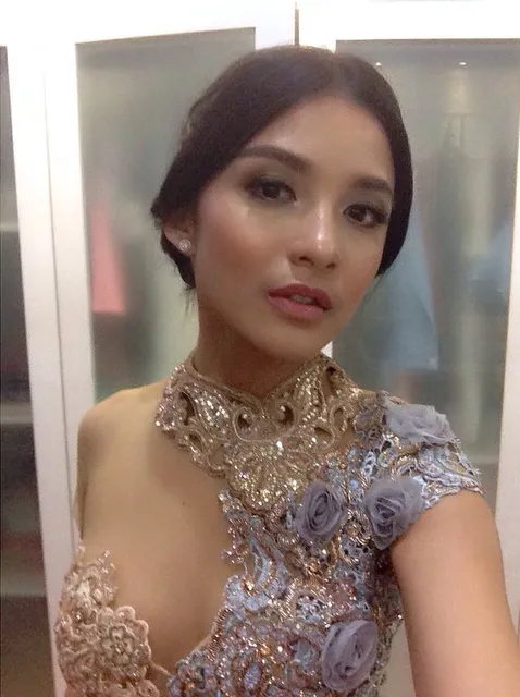 Dress Nagita ketika menghadiri resepsi pernikahan Raffi - Gigi / © Instagram