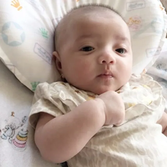 Baby Arsy berpose seperti akan bernyanyi © Instagram/Ashanty