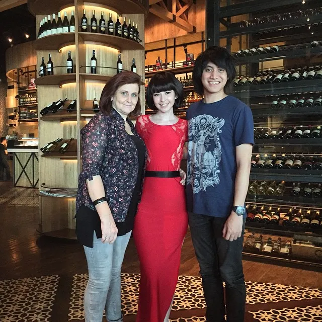 Kevin Aprilio bersama Naomi pacar barunya dan sang ibu. ©instagram Kevin Aprilio